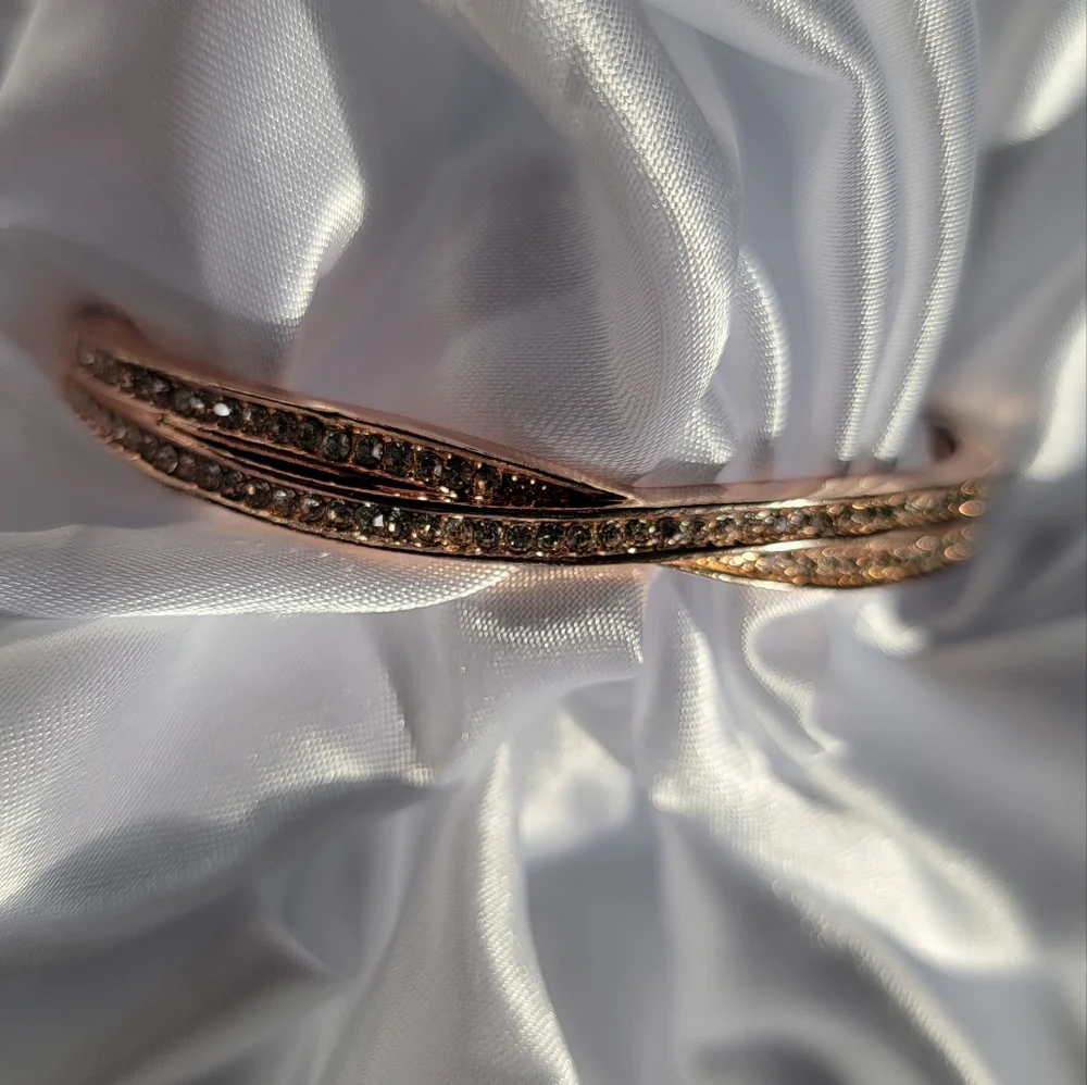 Rose gold tone clasp bangle with crystal stones women's costume jewelry - Picture 2 of 6